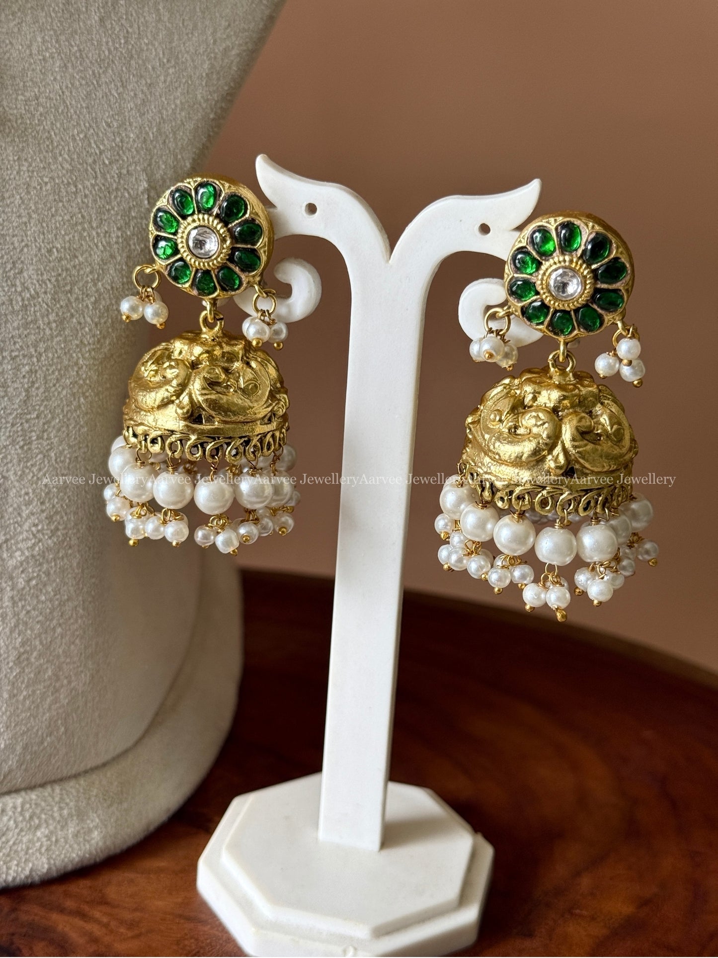 JADAU KUNDAN GREEN STONE LOTUS NECKLACE SET WITH PEARLS