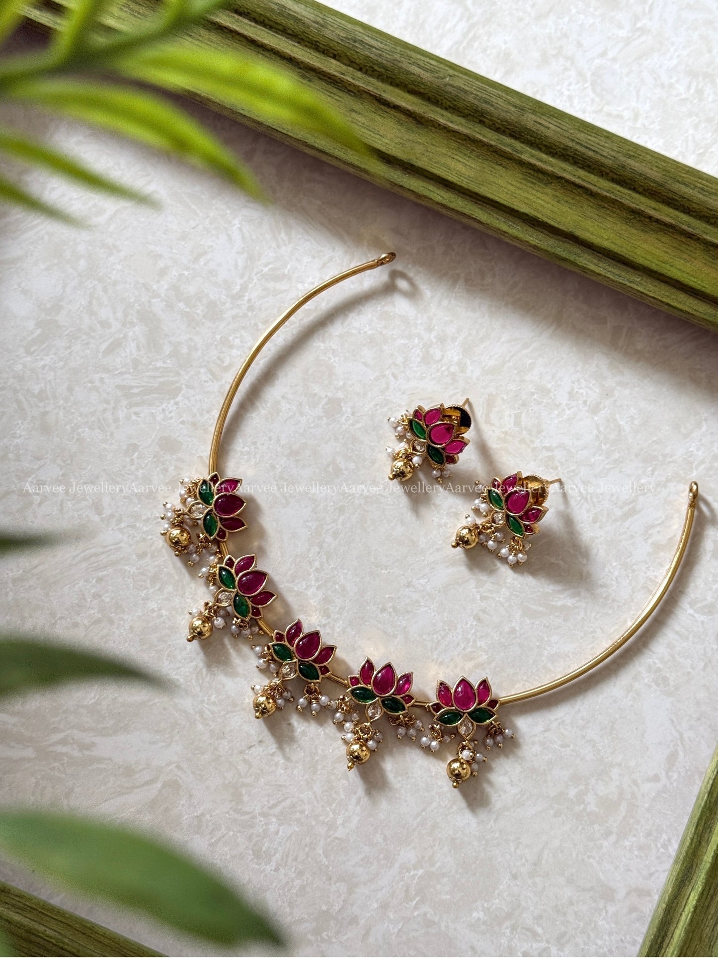 HASLI LOTUS MOTIF NECKLACE SET WITH GOLD BEADS
