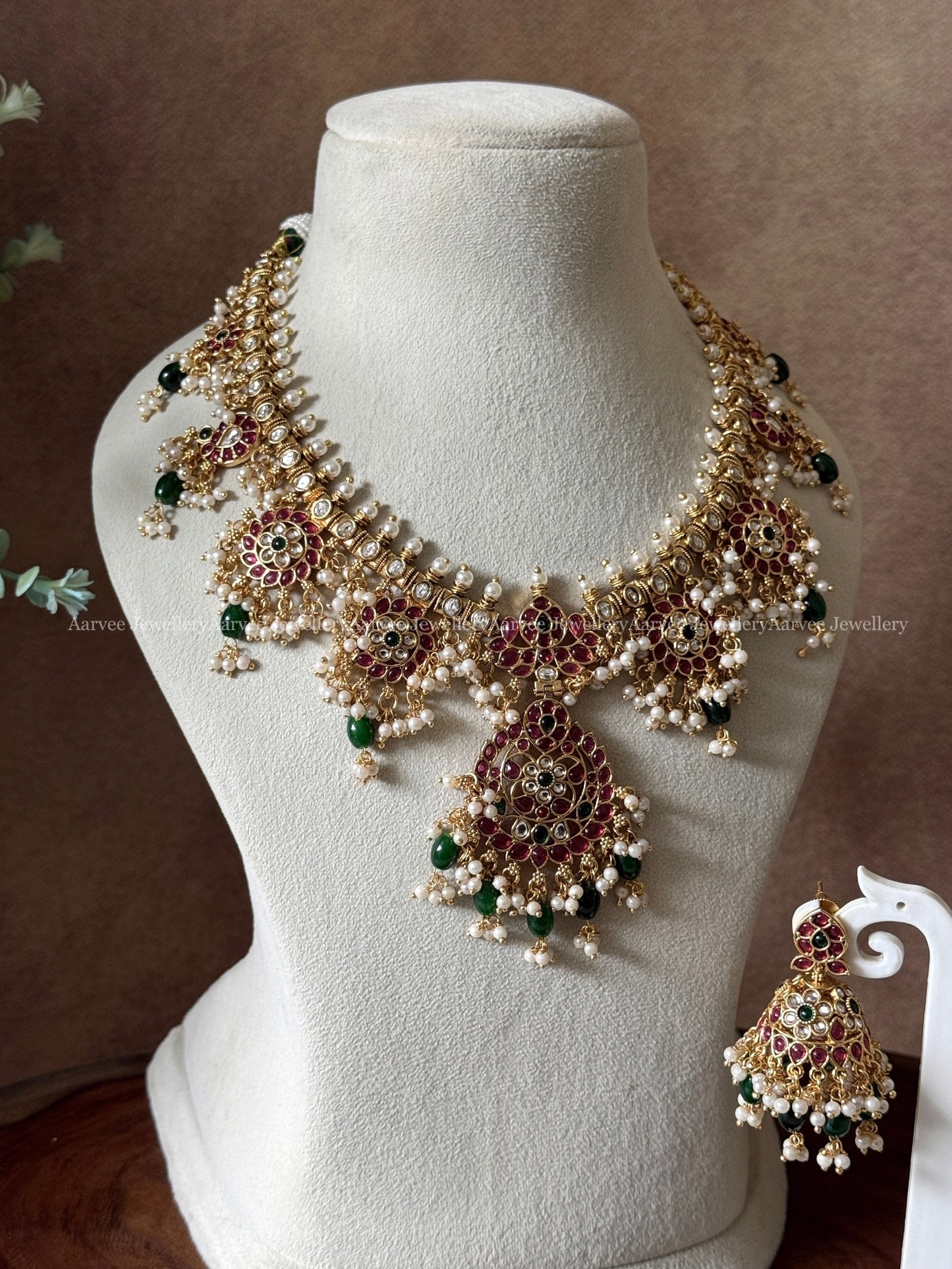 KEMP RUBY / GREEN STONE GUTTA PUSALU NECKLACE SET WITH PEARLS