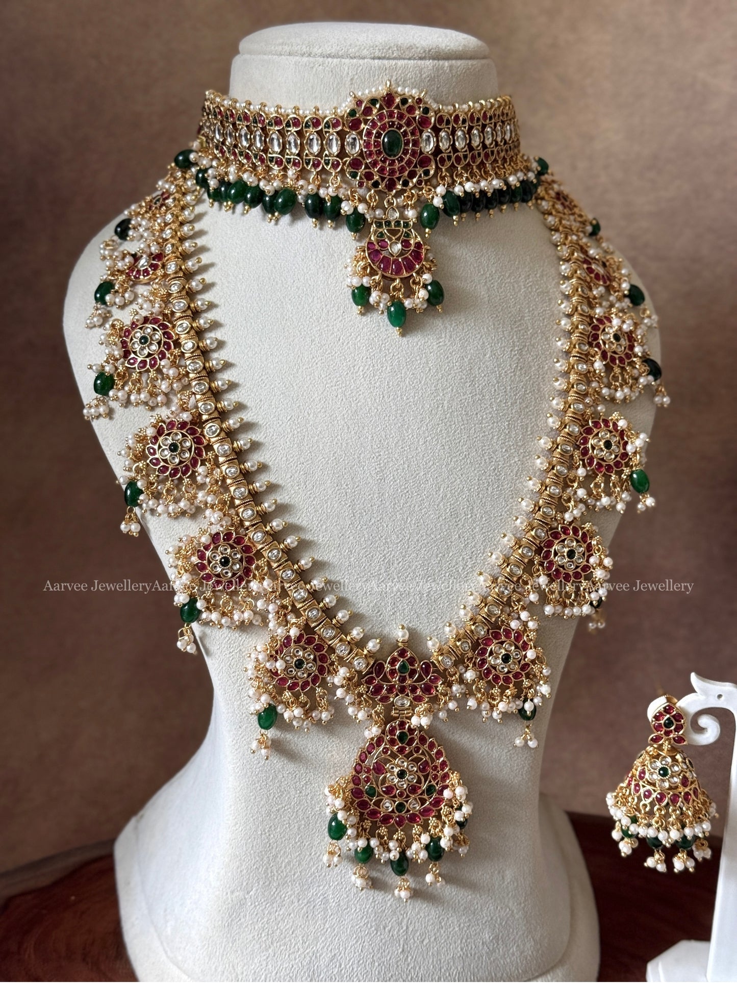 COMBO - KEMP SINGLE PENDANT CHOKER WITH KEMP RUBY / GREEN STONE GUTTA PUSALU HARAM SET WITH PEARLS