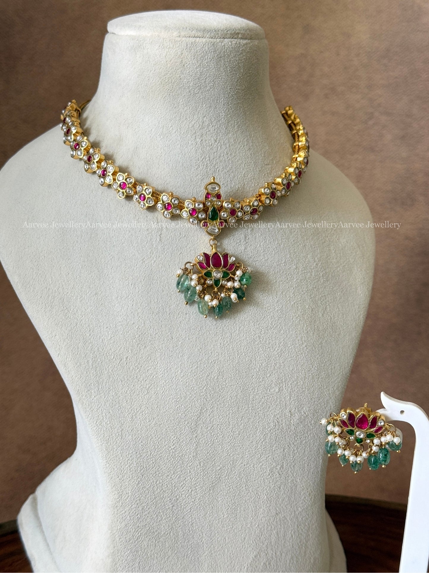 JADAU KUNDAN PINK / WHITE STONES CHOKER SET WITH LOTUS PENDANT