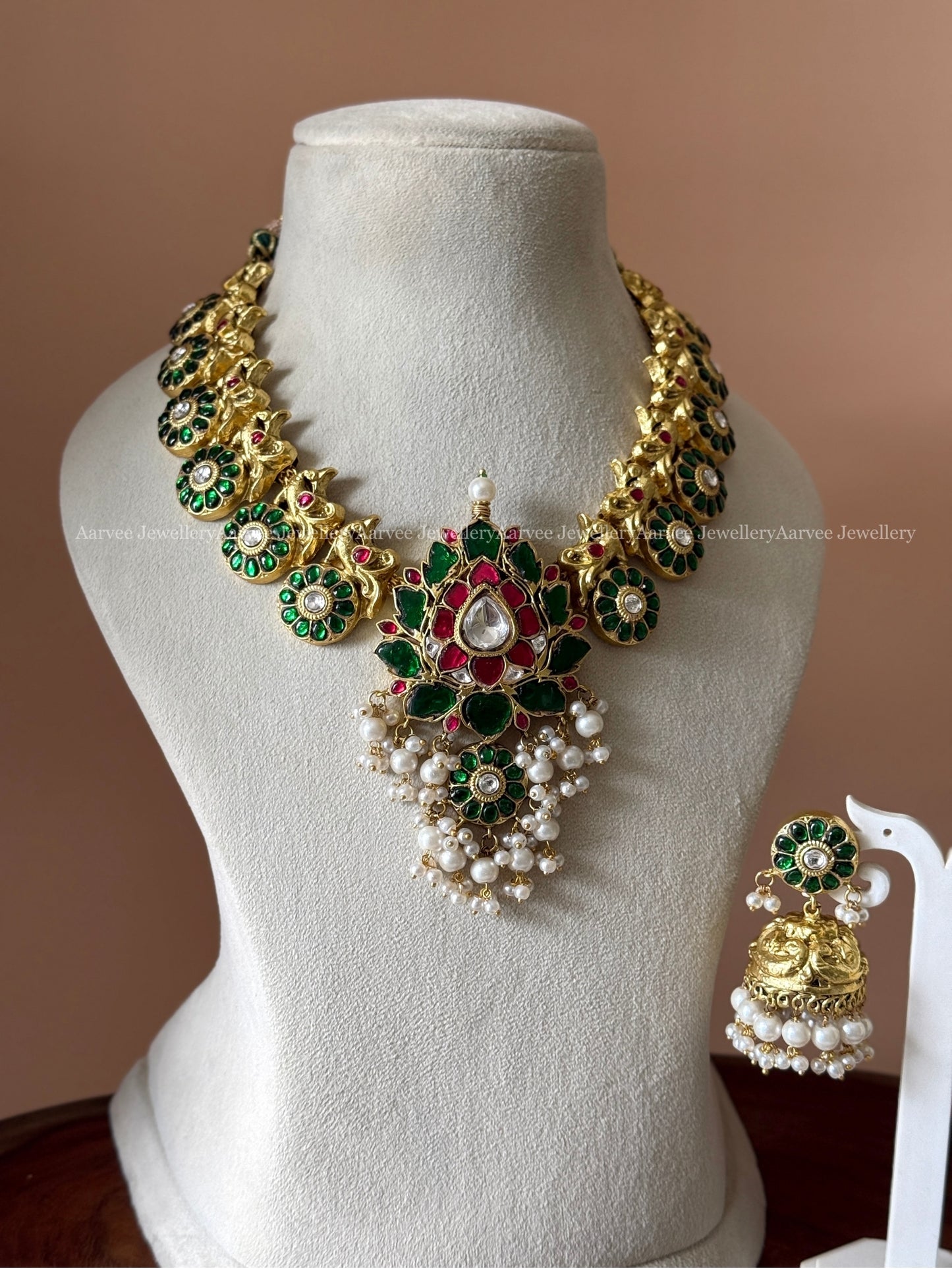 JADAU KUNDAN GREEN STONE LOTUS NECKLACE SET WITH PEARLS