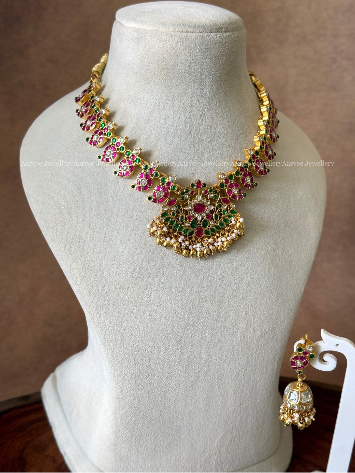 JADAU KUNDAN PINK / GREEN STONES NECKLACE SET WITH GOLD BEADS