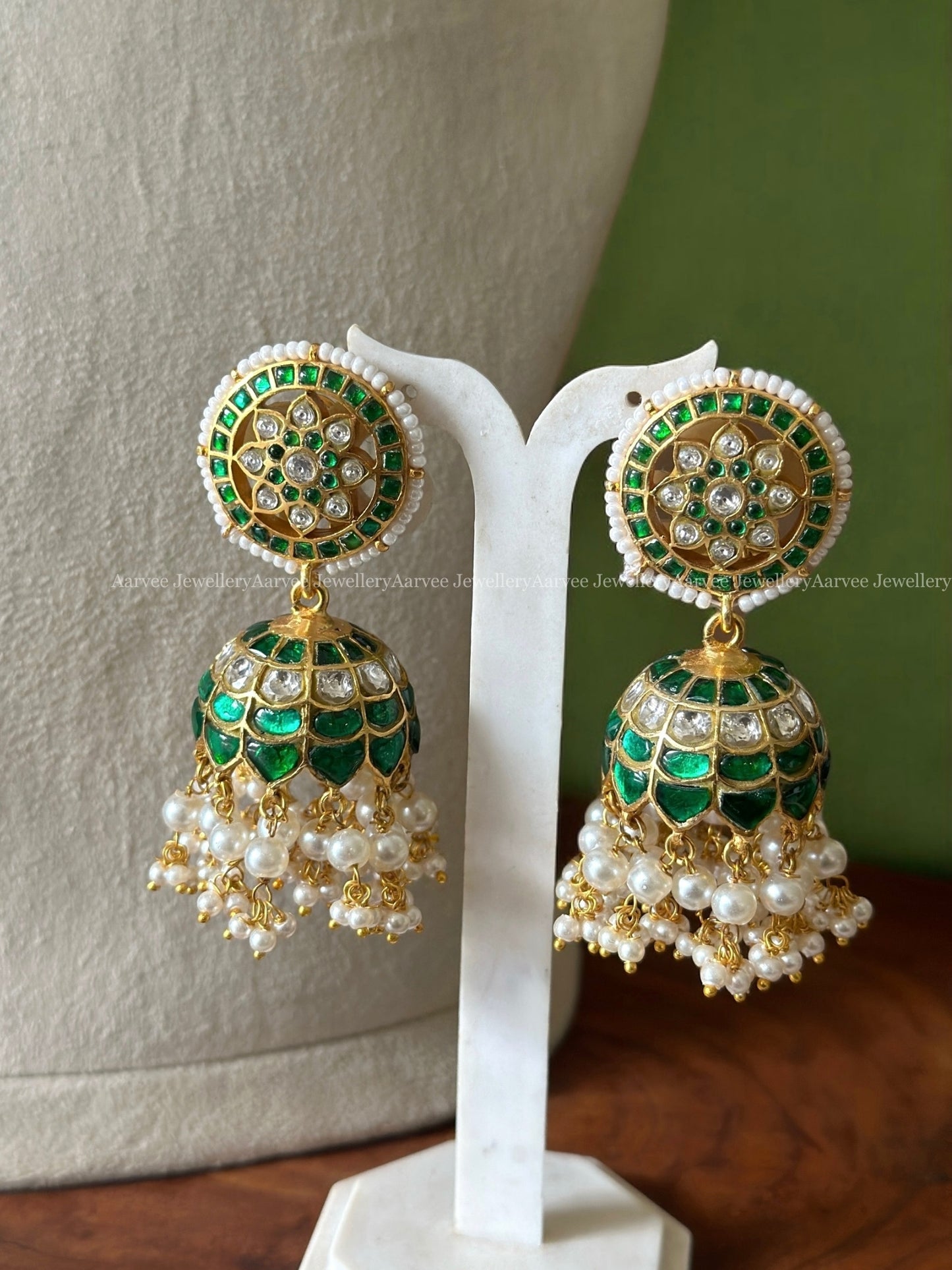 GREEN STONE CHOKER SET PAIRED WITH A BIG SIZED BUTTA JHUMKI WITH PEARLS