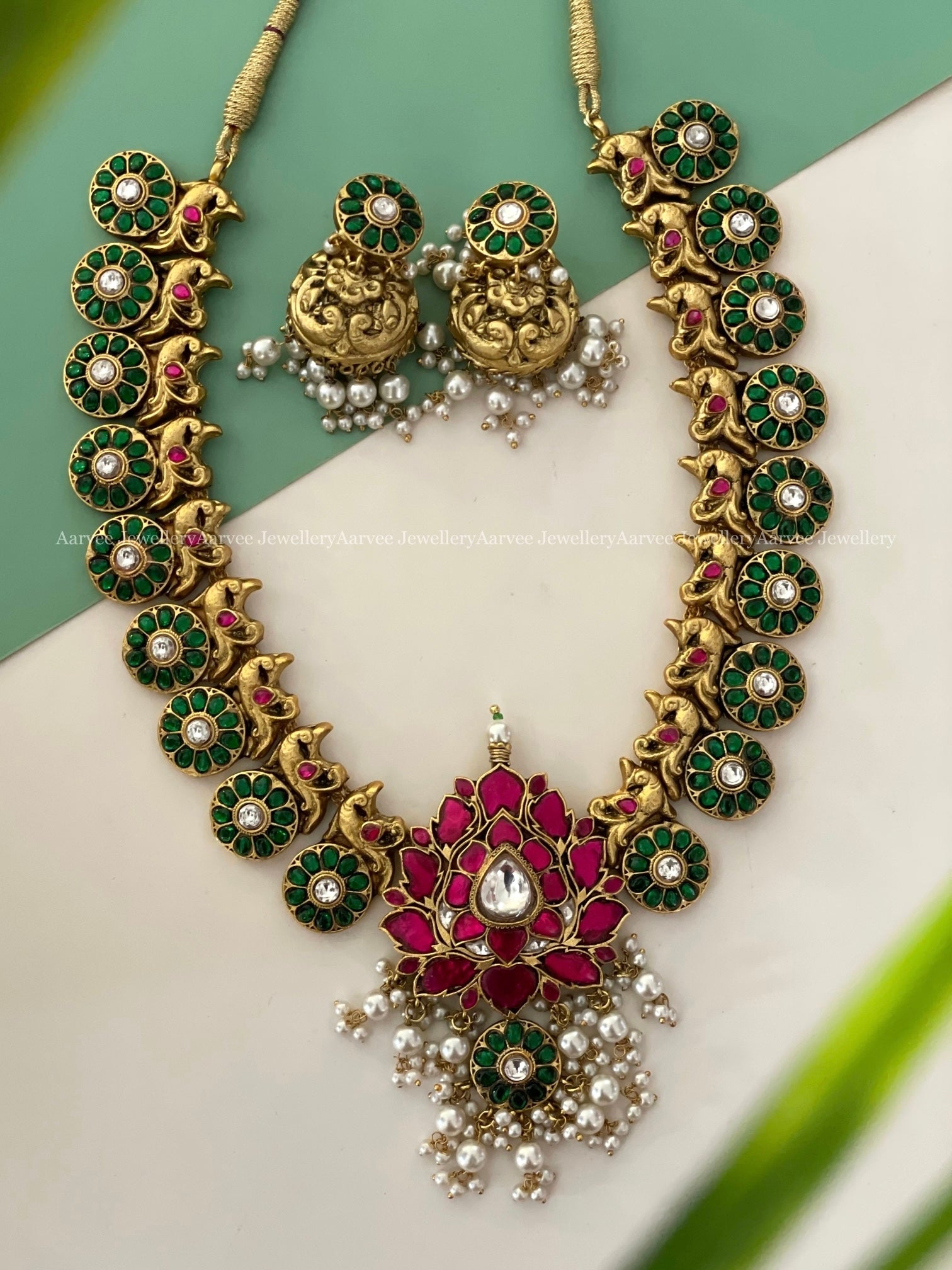 JADAU KUNDAN GREEN STONE BUTTA HARAM SET WITH PINK STONE LOTUS PENDANT