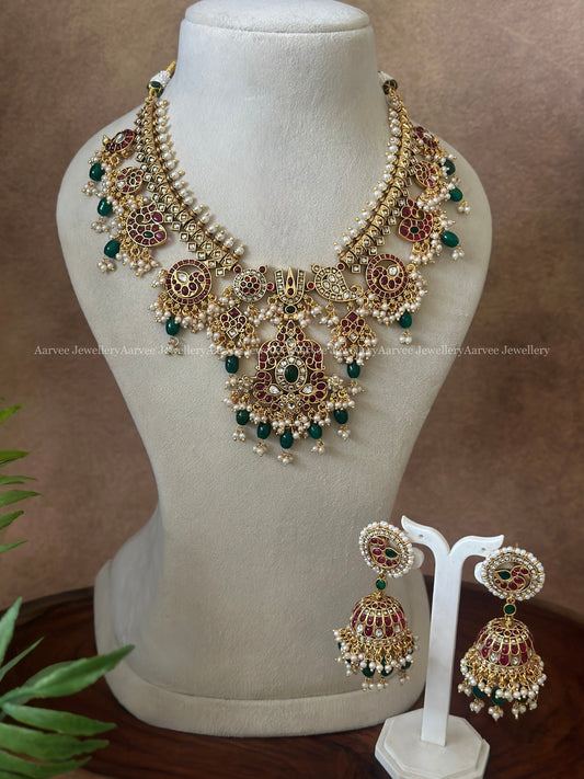 GUTTA PUSALU NECKLACE SET WITH RUBY STONES AND MIX OF PEARLS AND GREEN BEADS