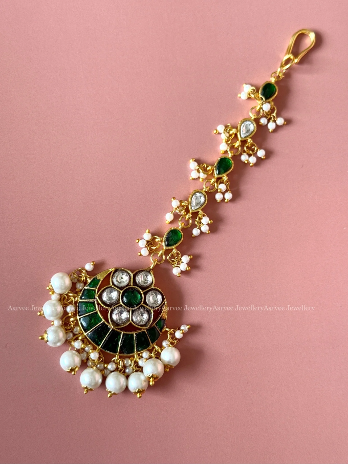 JADAU KUNDAN GREEN STONE MANGO MOTIF BRIDAL JEWELLERY SET WITH PEARLS