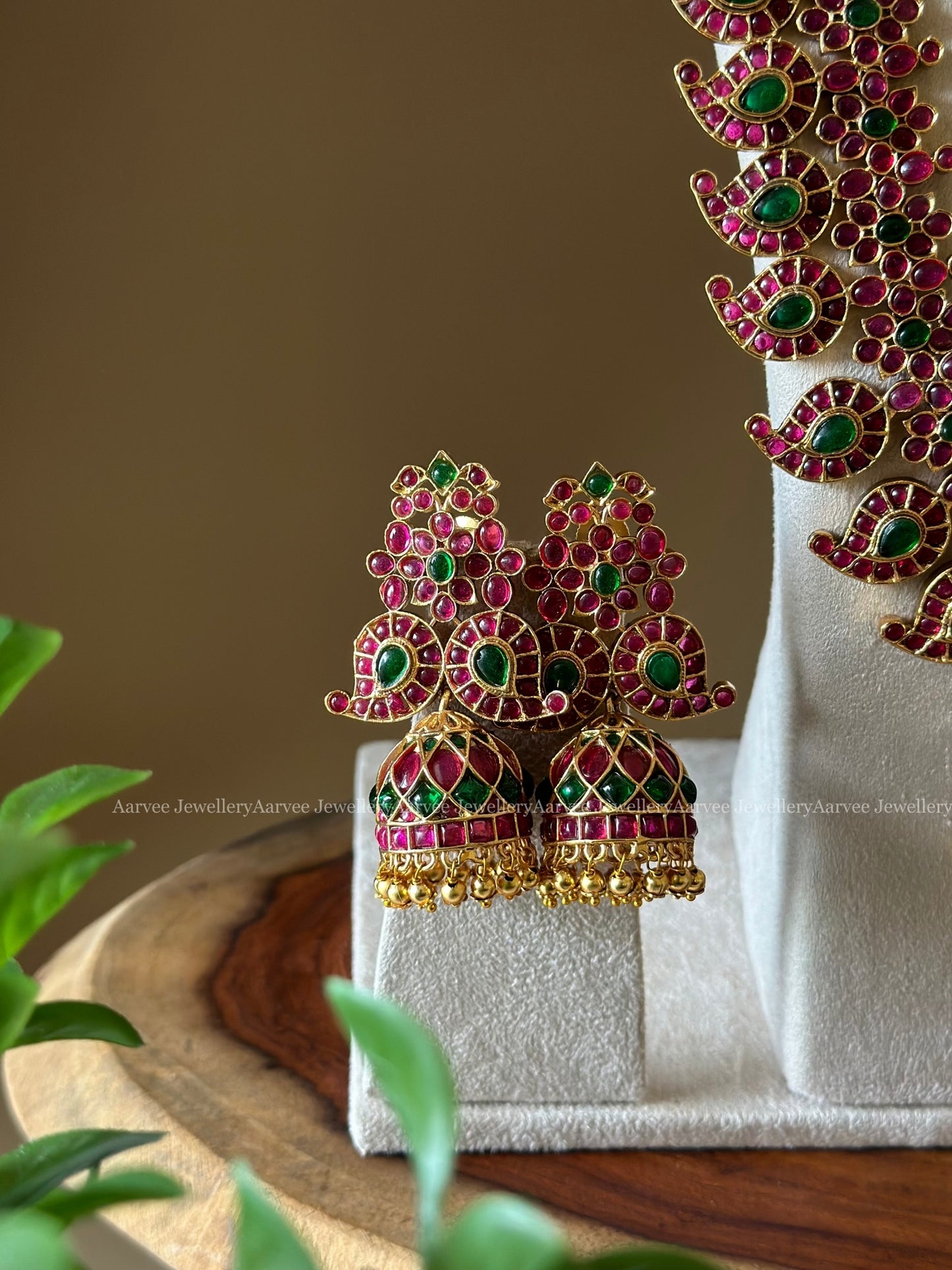 A CLASSIC KEMP SEMI BRIDAL JEWELLERY SET | MANGO MOTIF WITH RUBY STONE & GOLD BEADS