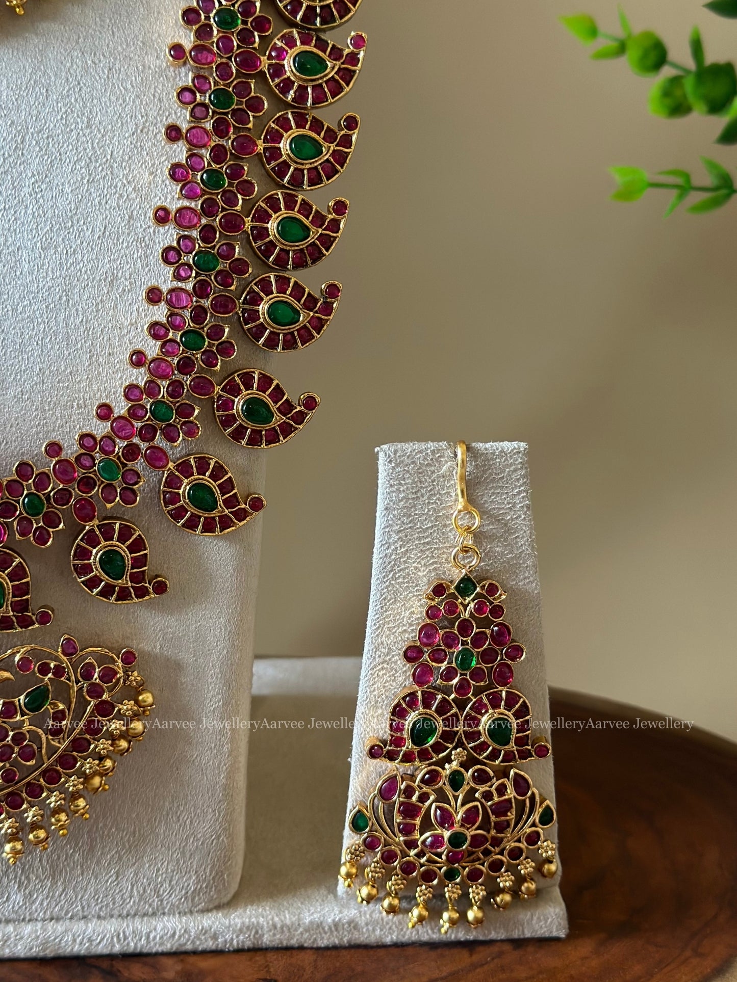 A CLASSIC KEMP SEMI BRIDAL JEWELLERY SET | MANGO MOTIF WITH RUBY STONE & GOLD BEADS
