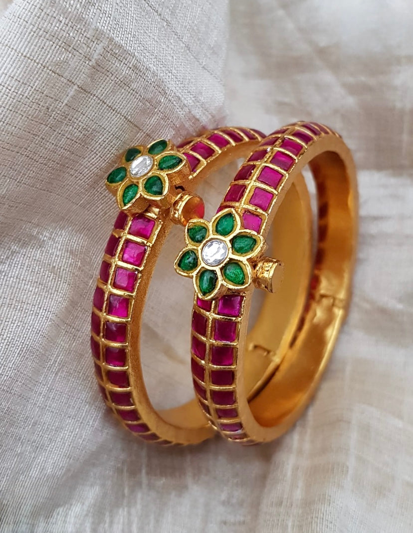 JADAU KUNDAN - FLORAL KADA BANGLE WITH PINK / GREEN STONES