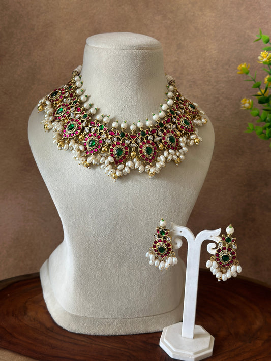 JADAU KUNDAN TEAR DROP NECKLACE SET WITH GOLD & PEARL BEADS