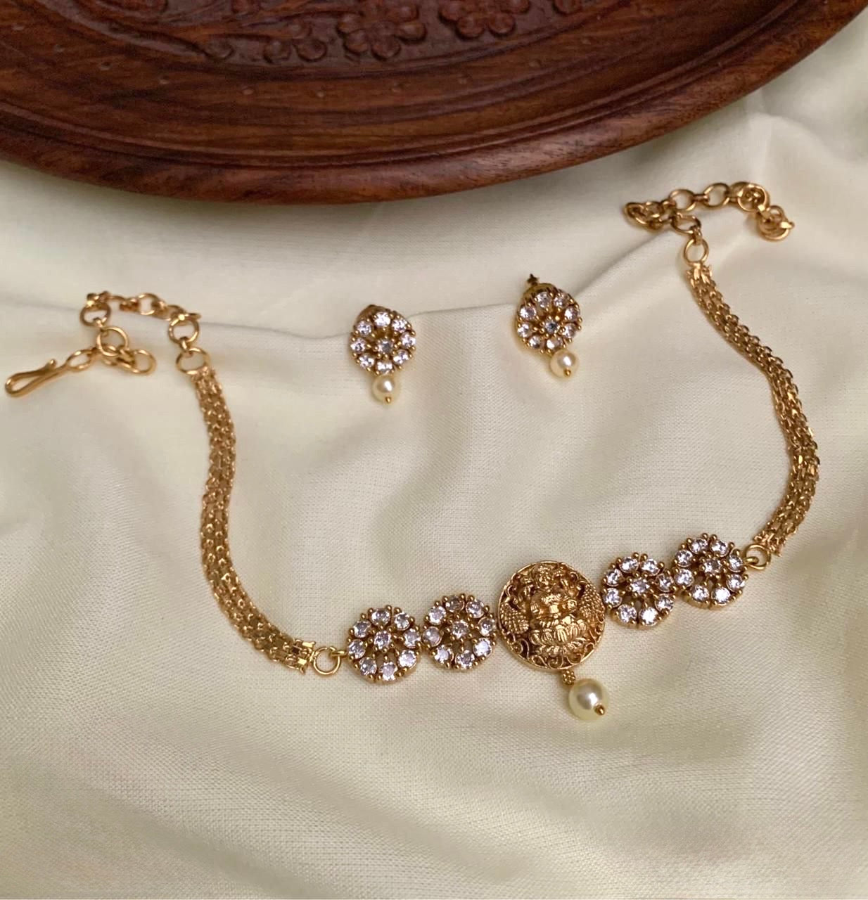 MINIMAL CZ WHITE STONES LAXMI CHOKER SET